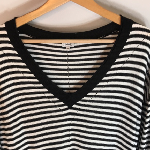 Kismet Size Medium Lightweight Sweater Tunic - Picture 2 of 7